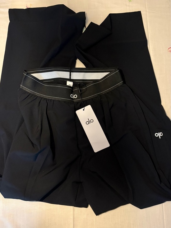 ALO Yoga Pants - ALO Yoga Women’s Black Jogger-Style Sweatpants